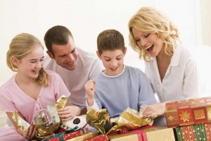 10 идей подарков для всей семьи